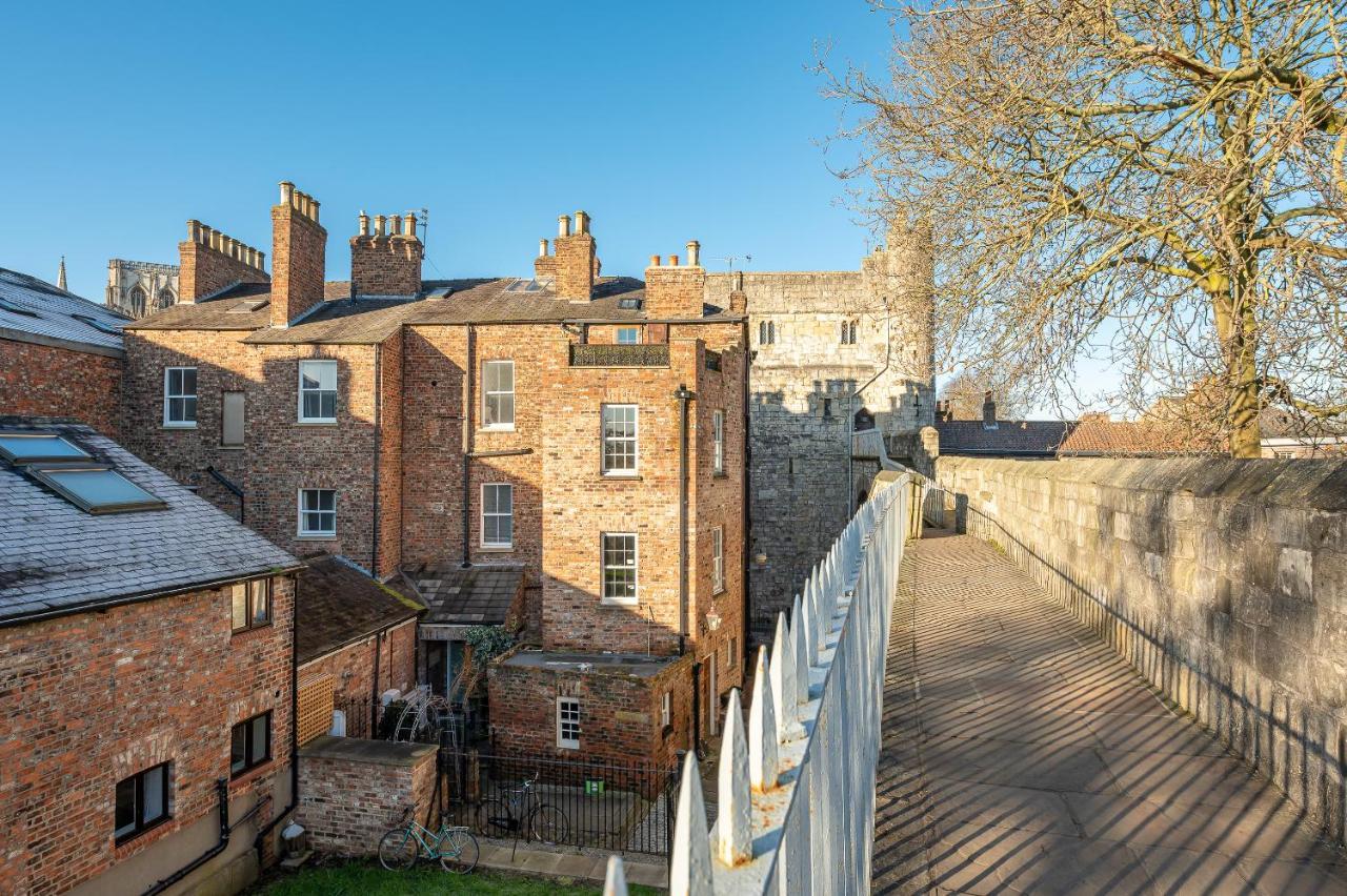 Roman Walls View York Eksteriør billede