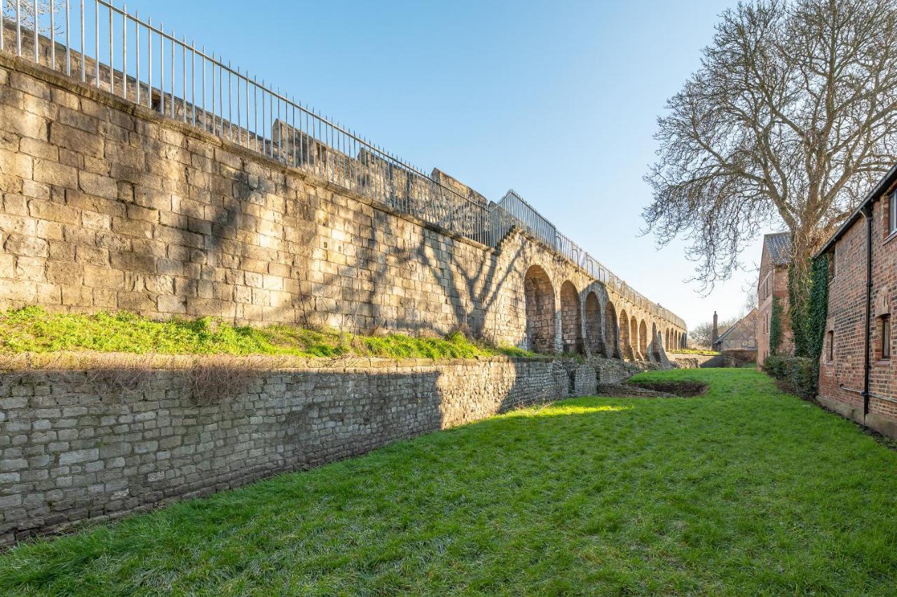 Roman Walls View York Eksteriør billede